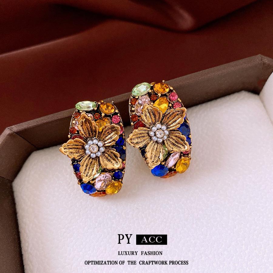 Silver Needle Diamond Inlaid Pearl Flower Earrings - Vintage Light Luxury Retro Studs for Women
