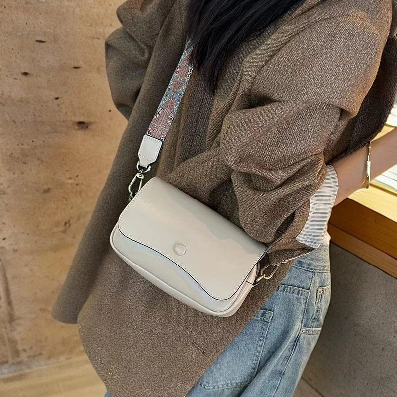 Genuine leather women's bag 2025 autumn and winter new model, shoulder and crossbody bag, fashionable casual niche design women's small square bag