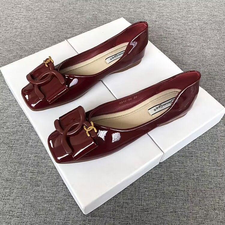 

Versatile flat-soled single shoes women s soft leather flat-heeled shallow-mouth work shoes 2025 summer new square head red wedding shoes 35 бордовый