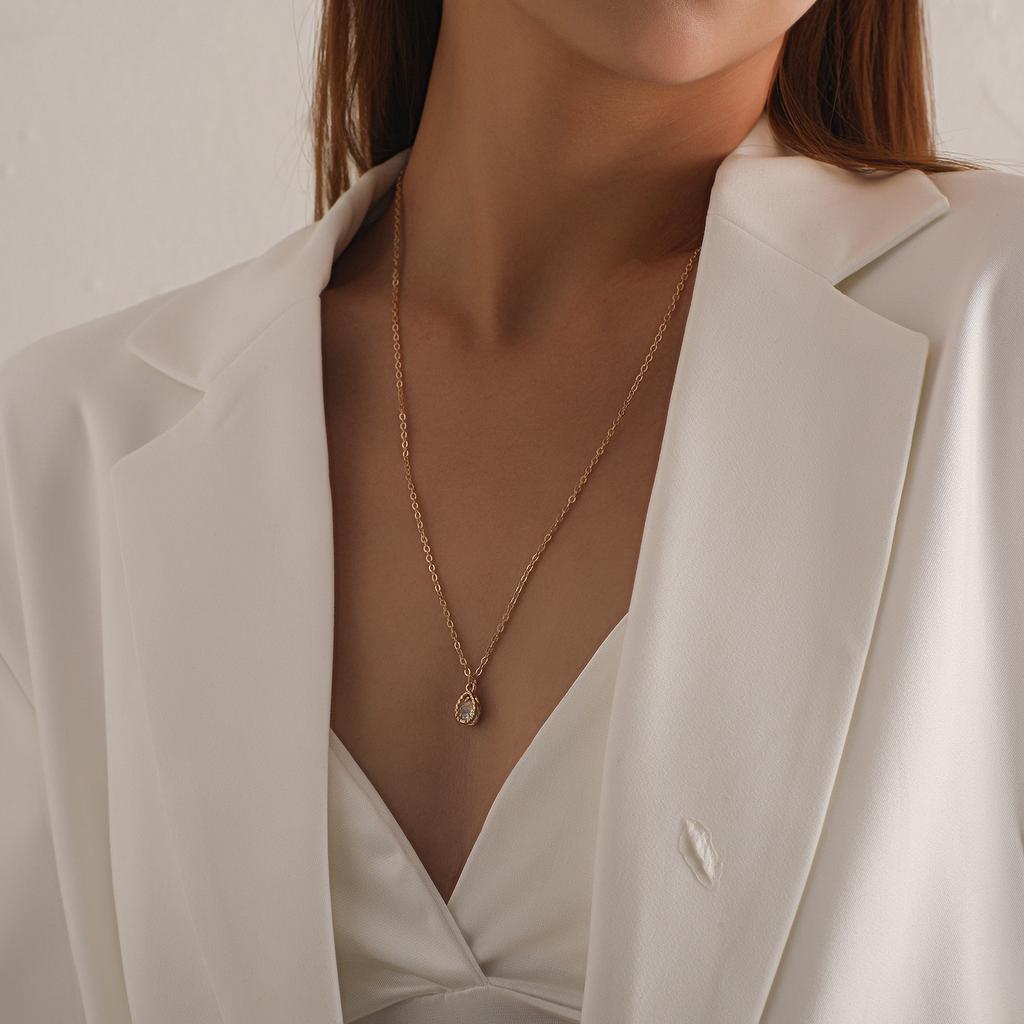 Europäische und amerikanische Mode geometrische Wassertropfenform Anhänger Halskette weibliches Temperament einfache Kette Strass-Artikel