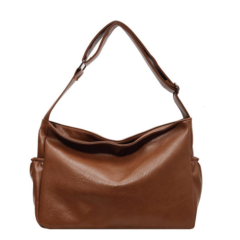 Stylish and simple tote bag large capacity soft leather casual versatile shoulder bag retro commuter messenger bag