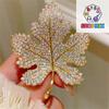 Exquisite Ahornblatt-Broschen für Frauen Mädchen Luxuriös Elegant Pflanzen-Anstecknadeln Vielseitig Glänzendes Korsagen-Kleidungszubehör Geschenke