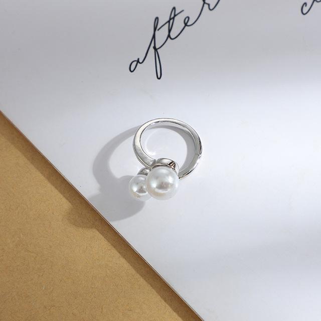 Damen Seidenschal Schnalle Legierung Perle Broschen für Damen Schlichtheit Runder Ring Seidenschal Saum Kleidschnalle Bekleidungszubehör white