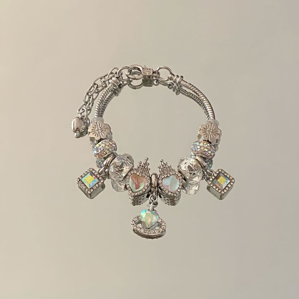 Heart Shape Fashion Bracelet For Women With Alloy Material Ideal For Office Wear