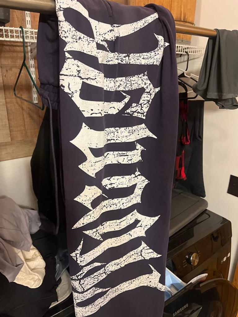 Pánské tepláky se širokými nohavicemi a velkým potiskem - Ležérní módní joggery