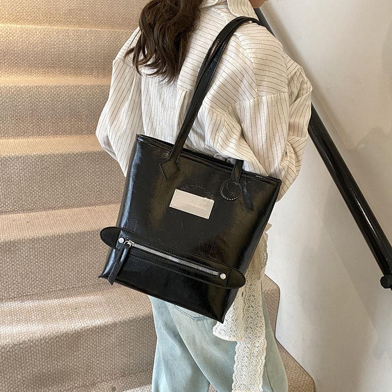 

Fashion trendy girl autumn new commuter large-capacity shoulder bag high-end underarm bag чёрный