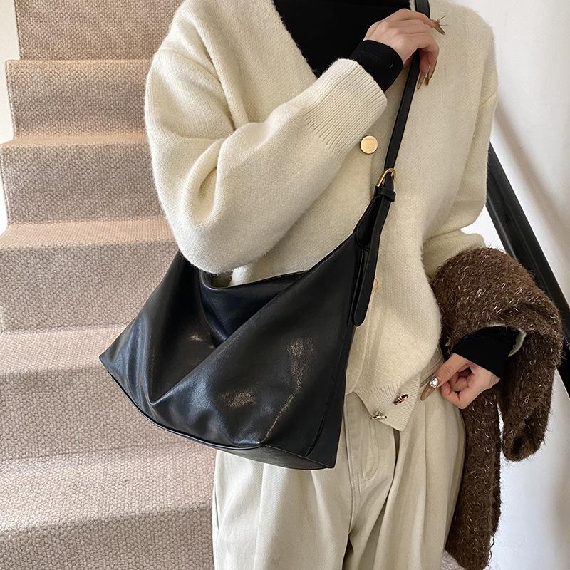 Bag Women's Autumn and Winter Underarm Bag 2025 New Simple Soft Surface Large Capacity Tote Bag Versatile Commuter Shoulder Bag