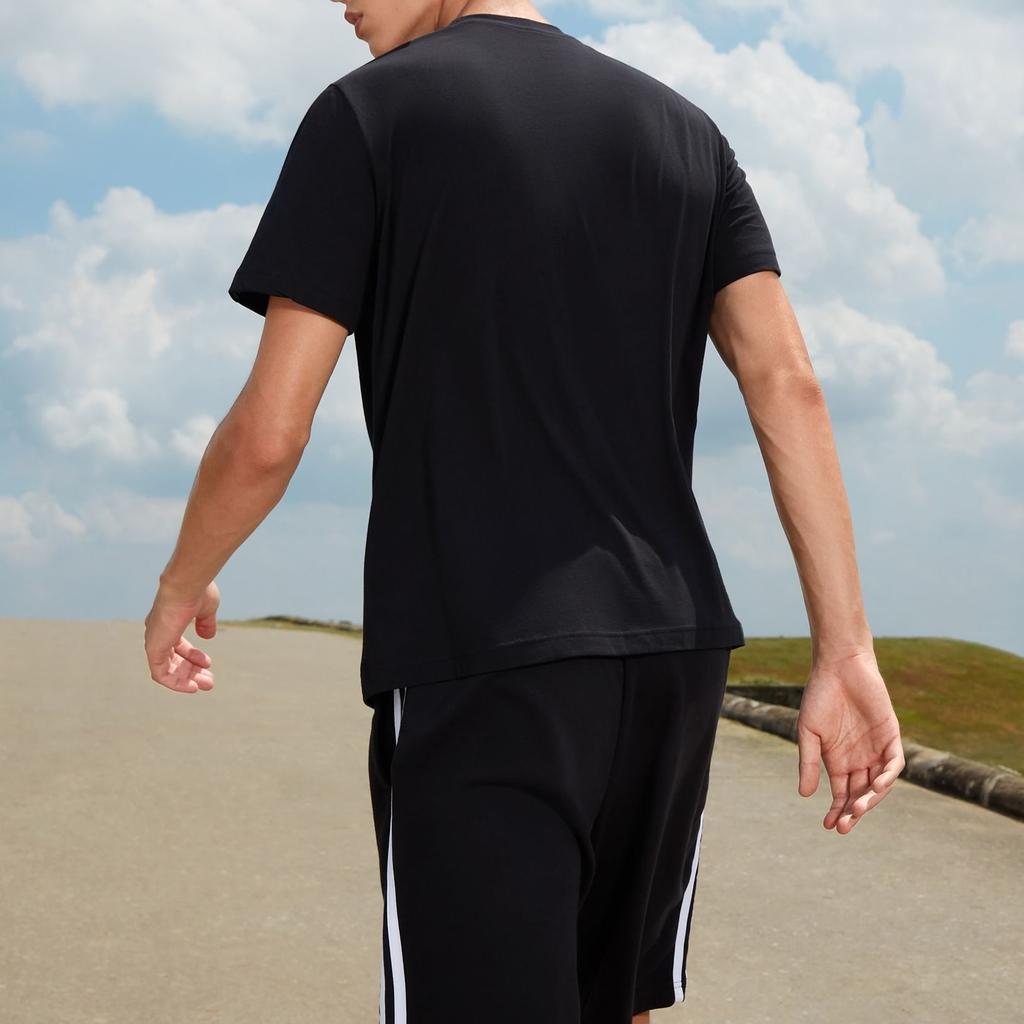 adidas T-shirt da uomo con scollo rotondo, vestibilità dritta moderata GV2913