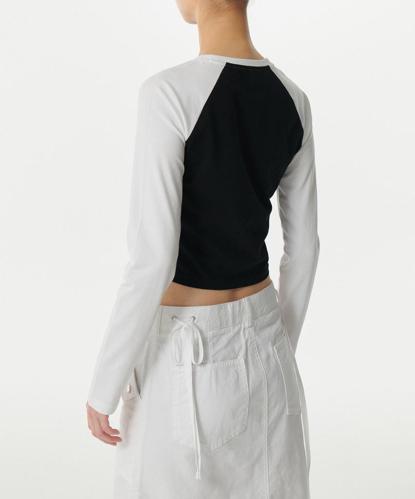 MUSINSA STANDARD WOMAN Women'S Slim Crop Raglan Long Sleeve T-Shirt [Black/White]
