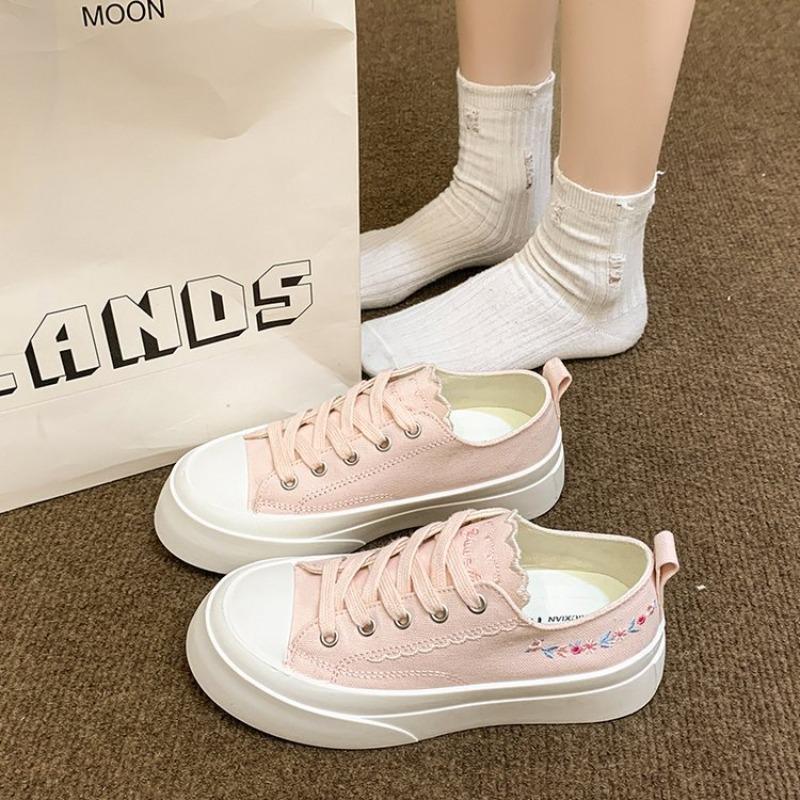 Light green embroidered canvas shoes women's summer new student fashion embroidered board shoes versatile casual women's shoes