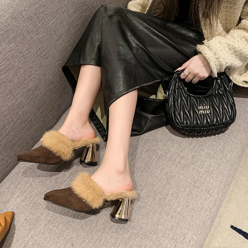Fashion 2025 New Leisure and Comfortable Lazy Square Heel Warm Slippers Winter Square Toe Luxury Fur Square Heel Lady Indoor Slides