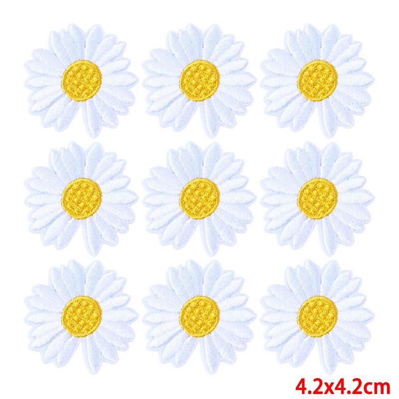 10 Pcs/lot Wholesale Embroidery Patch Iron On Patches For Clothing Patches On Clothes Jackets Decor Applique Sew Supplies