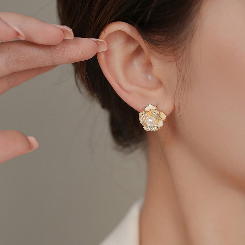 Steel needle French camellia stud earrings high-end flower pearl earrings 1111 new temperament earrings