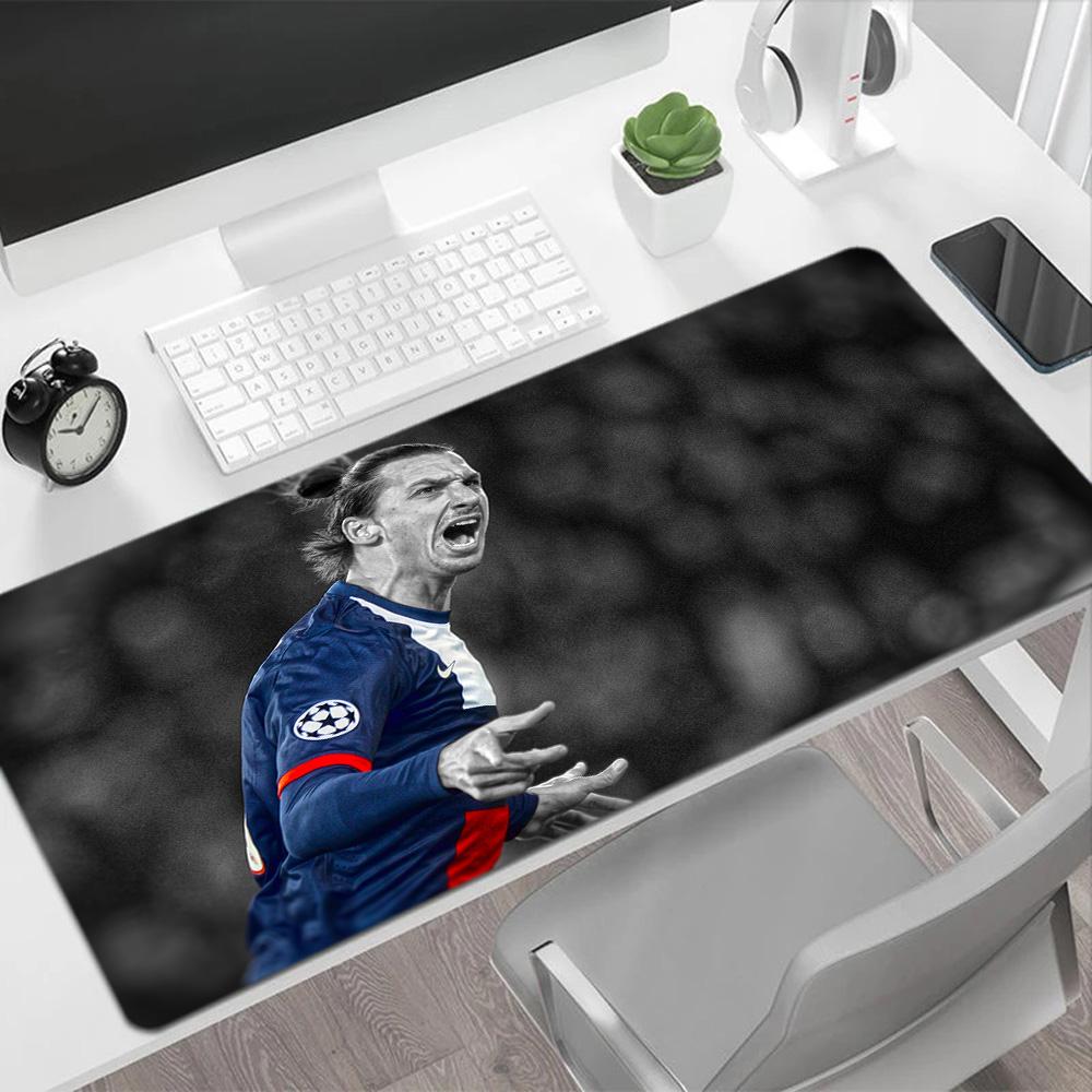 Soccer Player Action Large Mouse Pad Office Mouse Mats Desktop Mouse Pad Non-Slip Rubber Base Office and Gaming Desk Decoration
