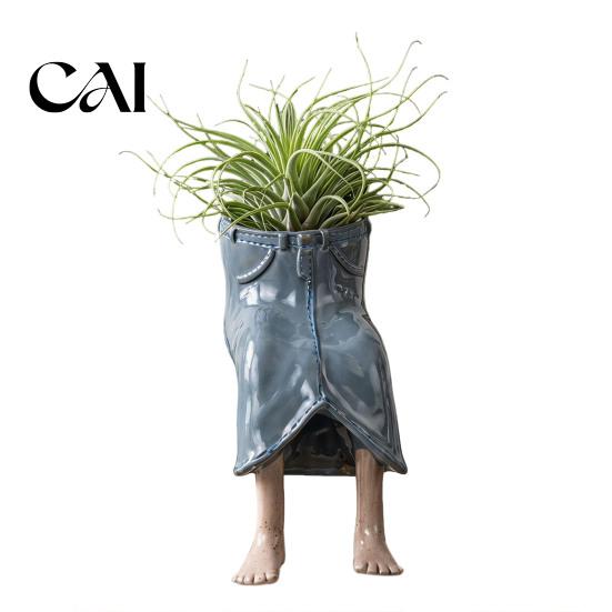 Fioriera Decorativa Seduta a Forma Umana in Resina, Fioriera Creativa con Gambe, Gambuta per Vaso Pianta Piccola da Interno, Succulente e Piante da Casa