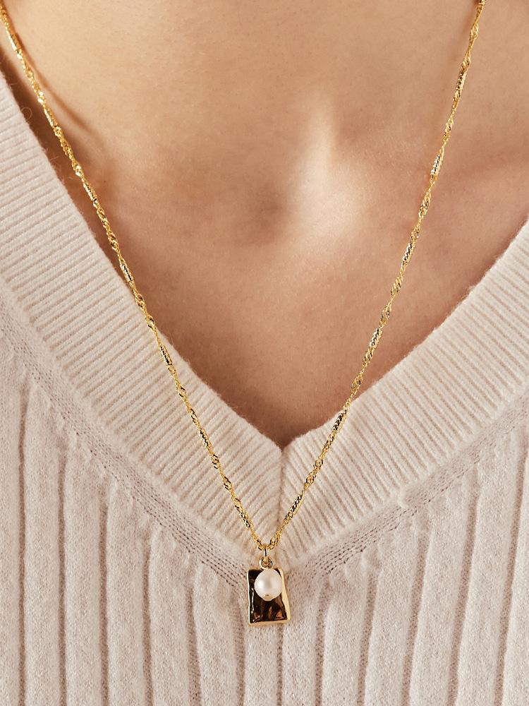 Sosoo Square Pendant Pearl Necklace