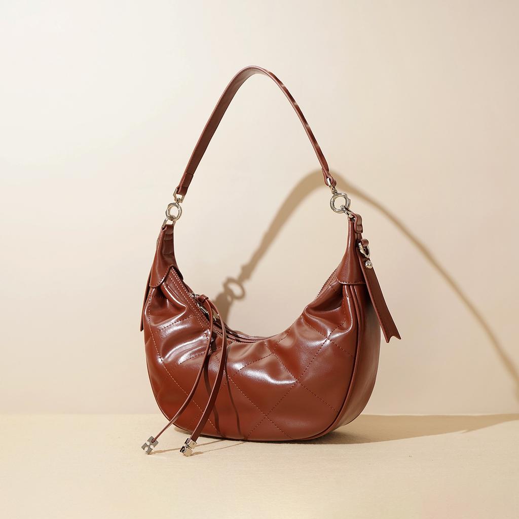 New Niche Design Simple Fashion Versatile Messenger Bag High Sense Women's Leather Underarm Bag Moon Tooth Bag