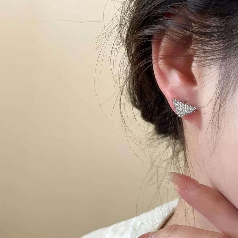 High-end full diamond three-dimensional triangular stud earrings women's light luxury retro elegance fashion temperament versatile earrings earrings