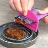 Plastikowe narzędzie do wyciskania karmy dla kotów Kompaktowa konstrukcja Pomoc w karmieniu zwierząt Wyciskacz do saszetek z karmą dla kotów Karmienie zwierząt