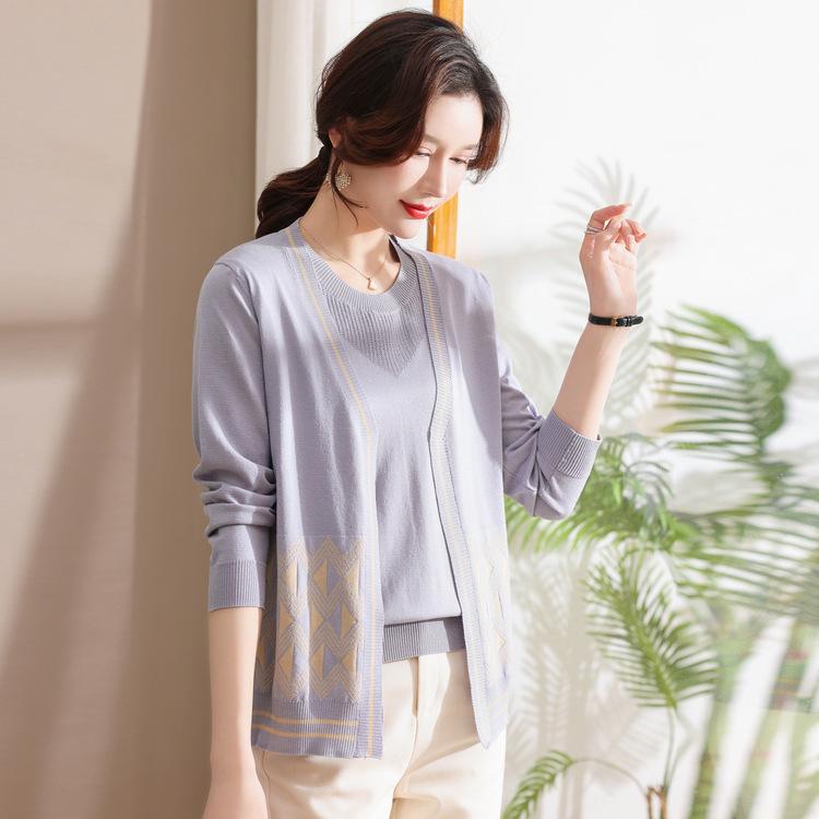 Mom's Fashion Autumn Clothes for Middle-aged and Elderly People Are Thin and Two-piece Large-size Short-sleeved T-shirts.