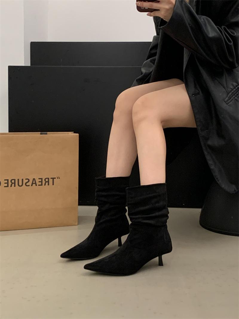 

Late evening wind Korean version of temperament suede pointed pleated piled boots 2025 new thin heel short boots elastic thin boots women 39 чорний