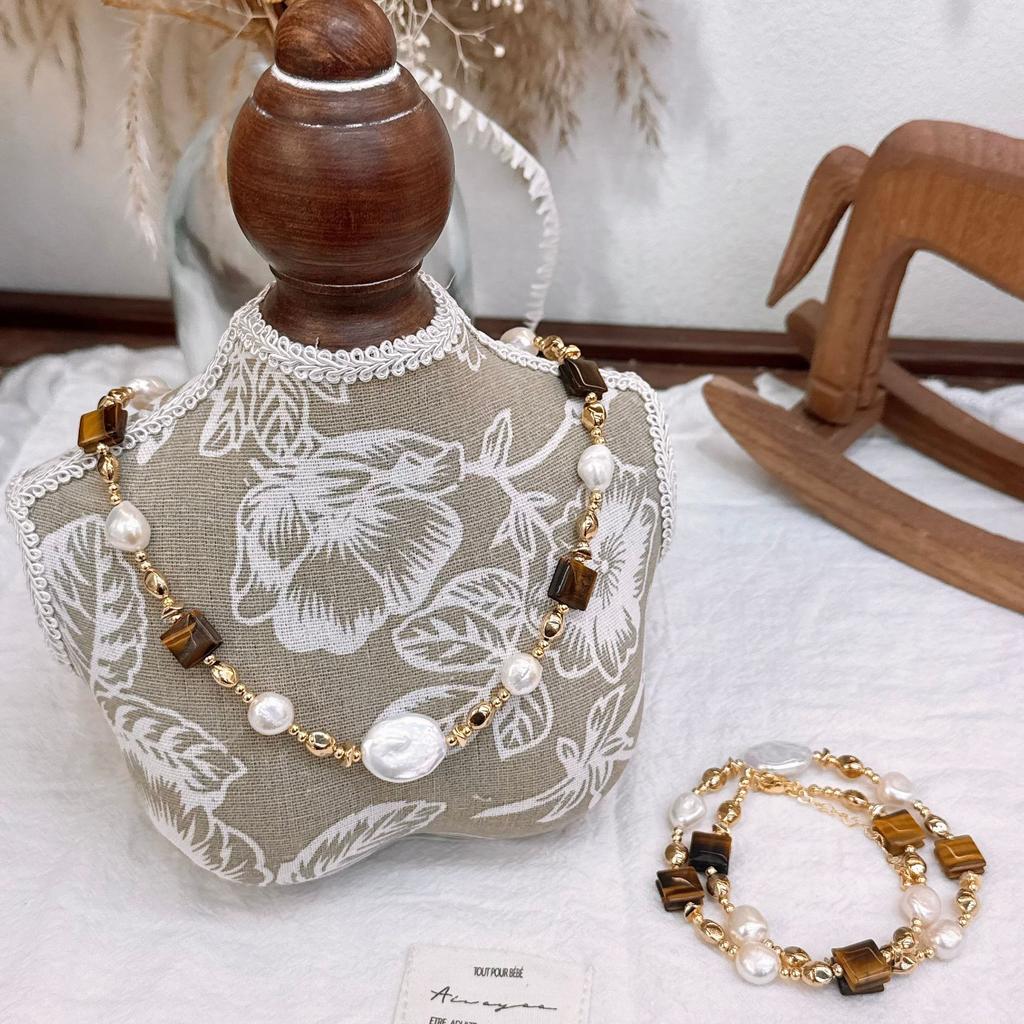 Autumn and winter Melard clavicle chain, uniquely shaped baroque pearl and tiger's eye stone necklace, suitable for layering and everyday wear