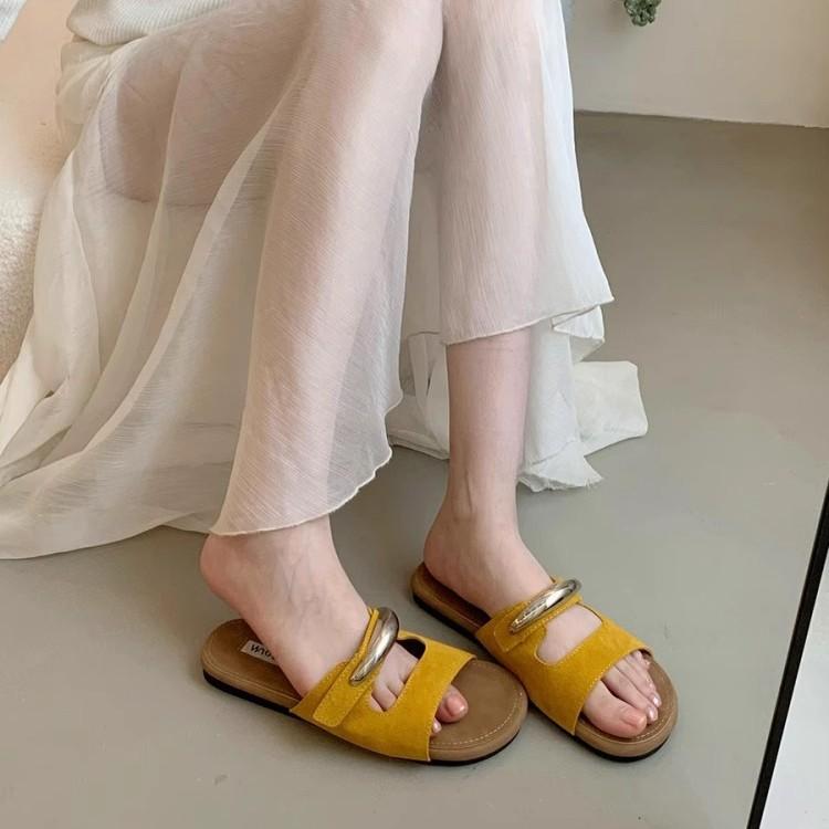 Korean yellow slippers women's summer wear new flat-bottomed French retro one-word sandals holiday seaside beach sandals