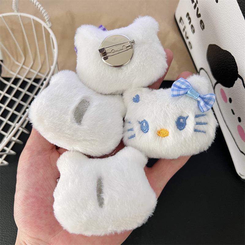 Cute Small KT Cat Plush Doll Brooch for DIY Clothing, Bags, Shoes, and Socks Decoration