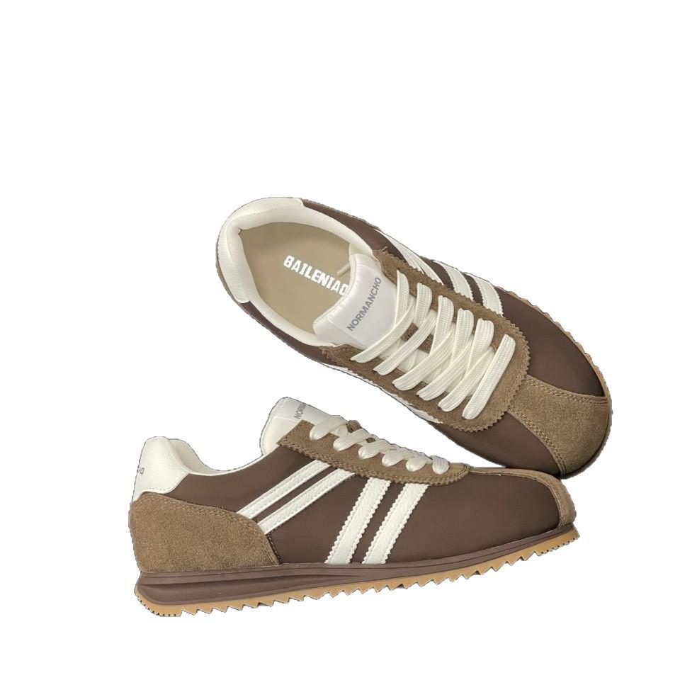 In the autumn of 2025, the new flat-bottomed color matching Dexun Forrest Gump shoes are versatile, casual sports jogging women's shoes.