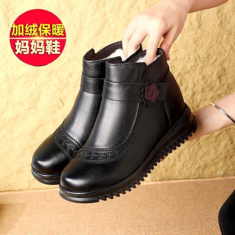 Mom cotton shoes real soft leather wool 2025 winter middle-aged and elderly short boots velvet warm elderly grandma non-slip women's boots