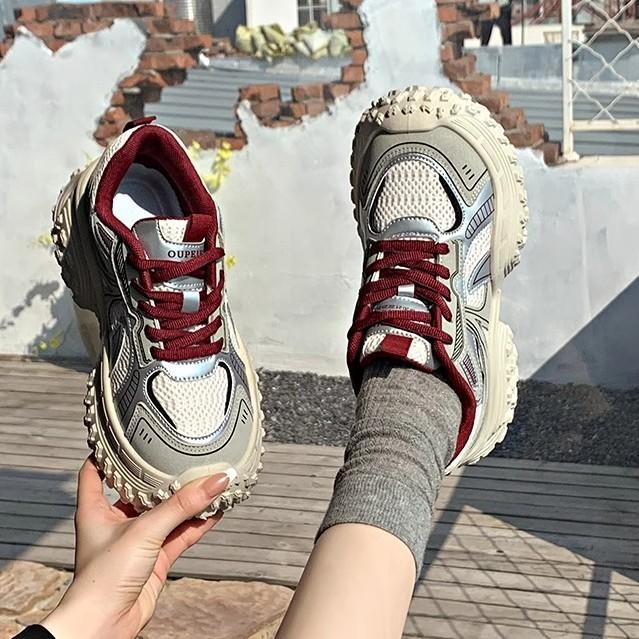 2025 spring new thick-soled heightened lightweight dad shoes women's small and versatile casual sports shoes are popular
