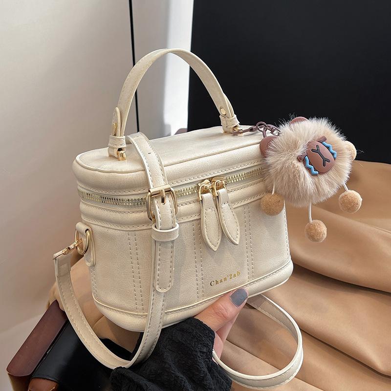 2025 Trend Simple Fashion Retro Maillard Hand Carry Box Bag Versatile Commuter Premium Messenger Women's Bag