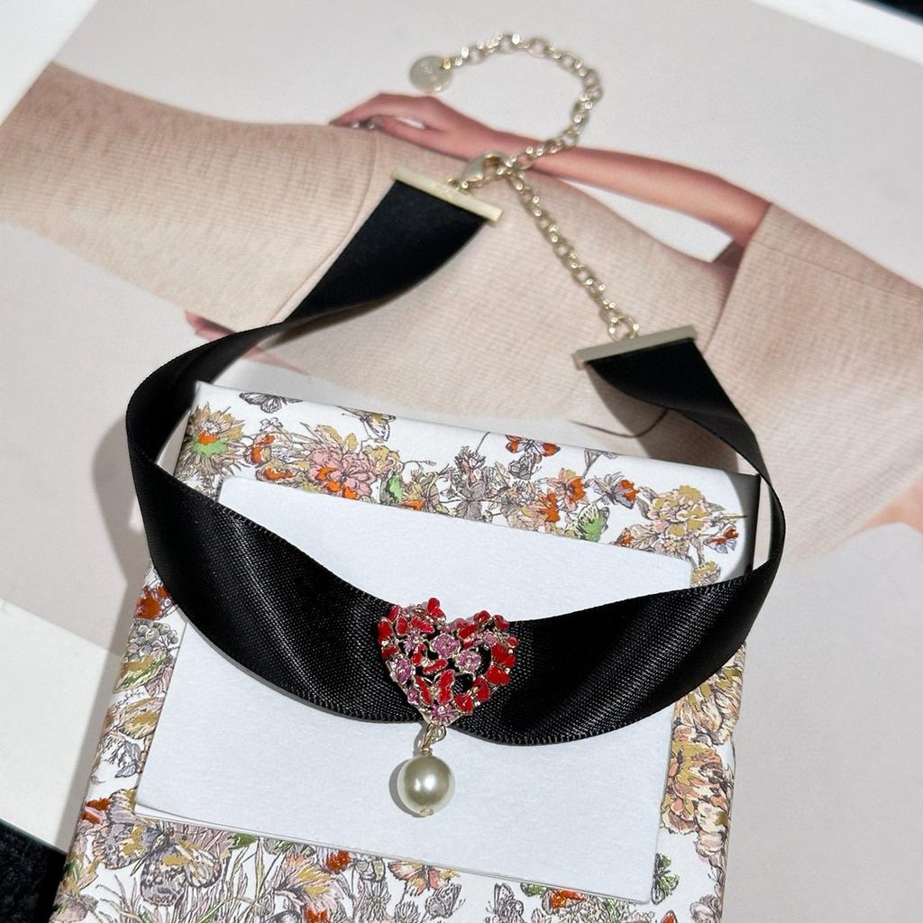 Latest Hot Brand Vintage Women's Necklaces Luxury Jewelry For Women Pearl Design Pendant Lady Party Black Rope Heart Choker