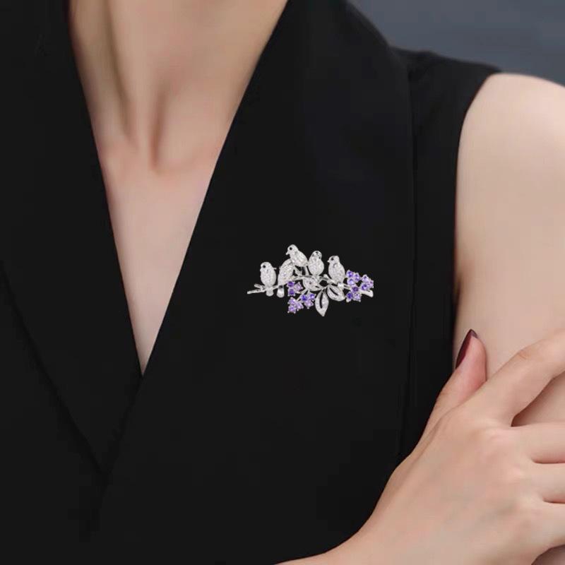 Chinese Magpie & Flowers Zircon Brooch – Exquisite Cheongsam Accessory