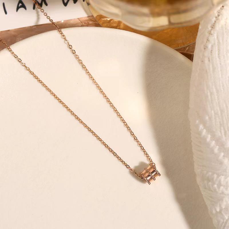 Women's Gold-Plated Thin Collarbone Necklace: 2024 Light Luxury Niche Fashion