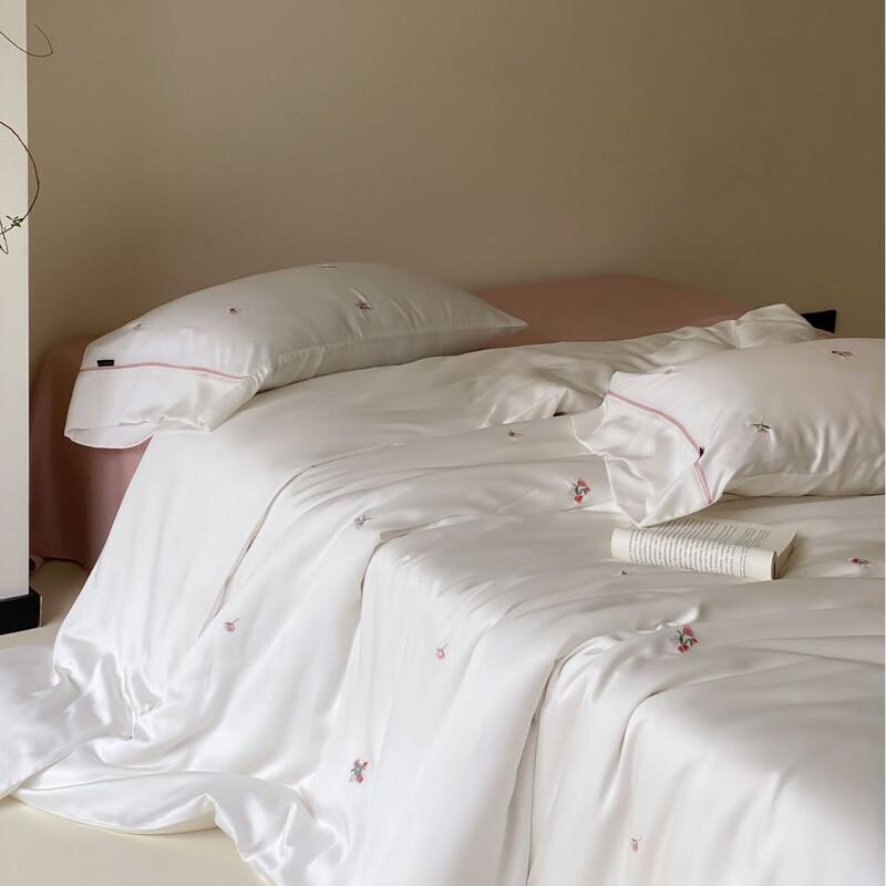 

COMOLIVING Summer Tencel Blend 4-Piece Bedding Set - Scattered Elves