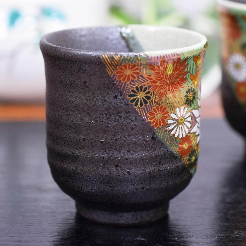 Waza no Kura Stylish Pair of Kutani Ware Teacups - Floral Design - Ceramic - Brand - Japanese Tableware - Made in Japan - Perfect Gift for Wedding Ann