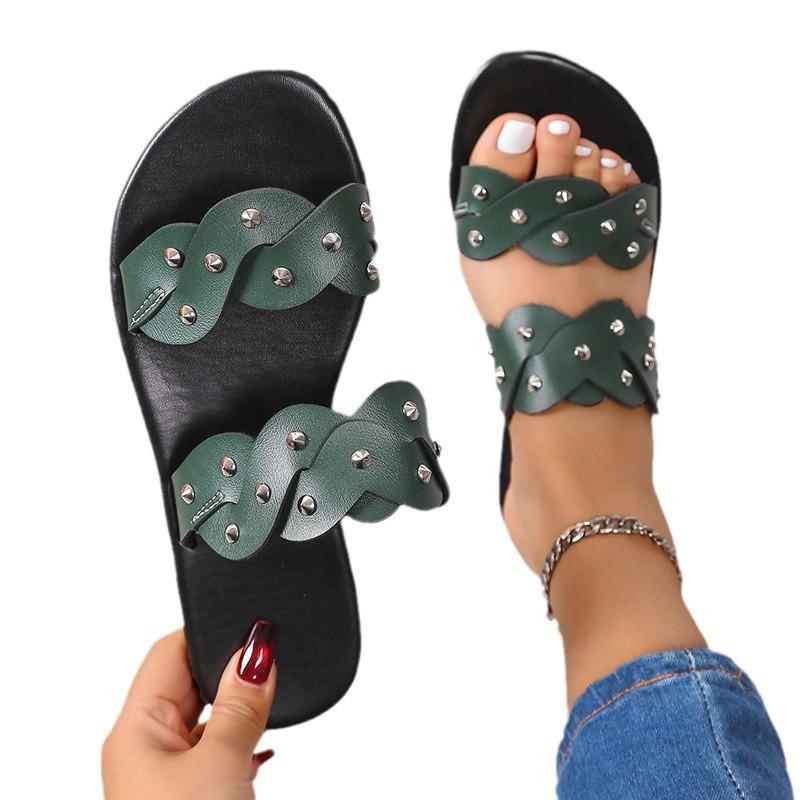 Lightweight Slippers Women's Outer Wear Summer Casual Flat Bottom Soft Bottom Rivets Open Toe Word with Cool Slippers Women