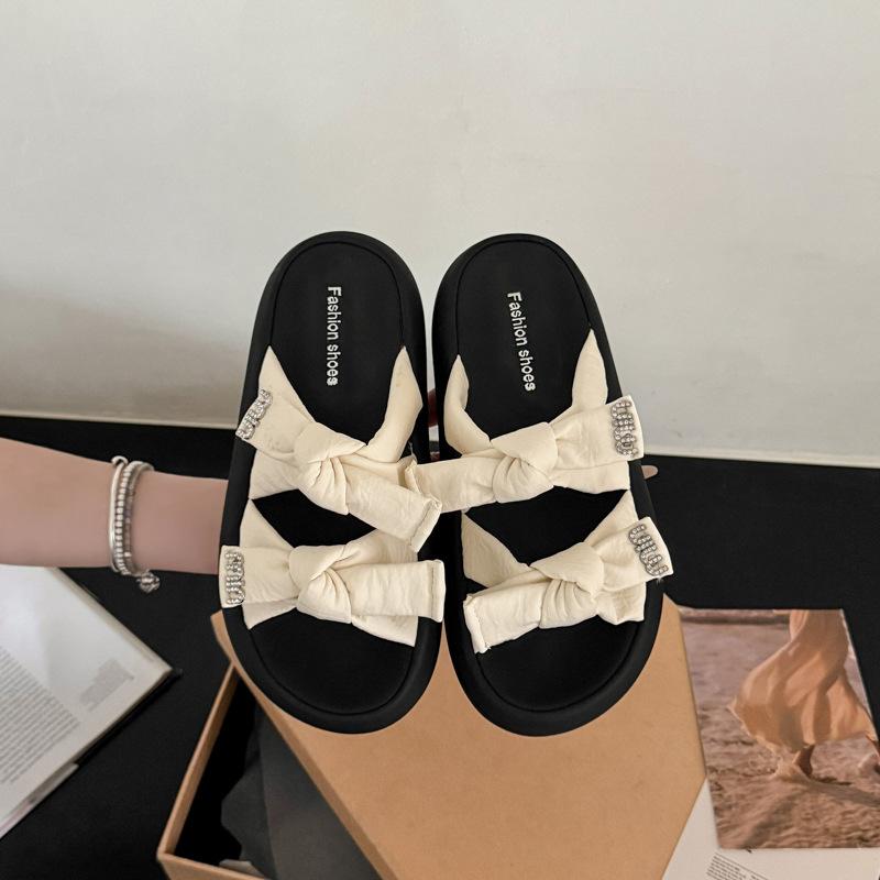 

Летние тапочки женские 2025 модные универсальные с бантом на толстой подошве ощущение ходьбы по дерьму толстая подошва ношение сандалий с одной перемычкой 40