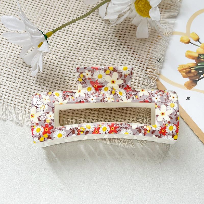 Uv-printed Square Hair Clips with A High-end Look. The Shark Clip Is Half-tied At The Back of The Head