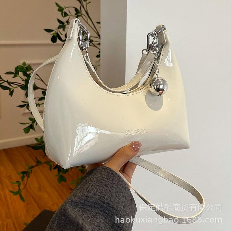 Underarm bag women 2025 new summer fashion niche design this year popular Internet celebrity explosion shoulder messenger bag