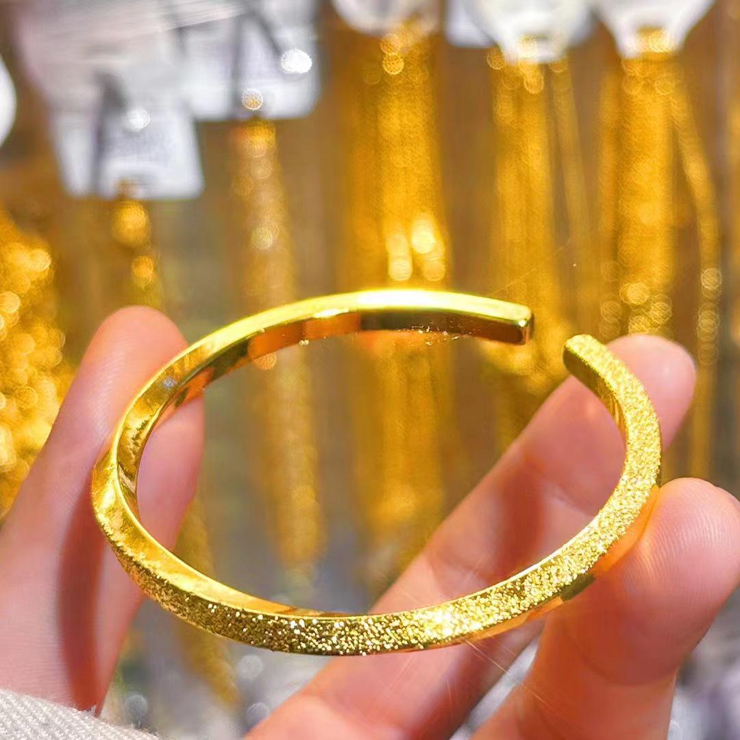 Четырехгранный витой браслет из вьетнамского песочного золота: Блестящий открытый сплошной браслет-манжета для женщин - Простое модное украшение.