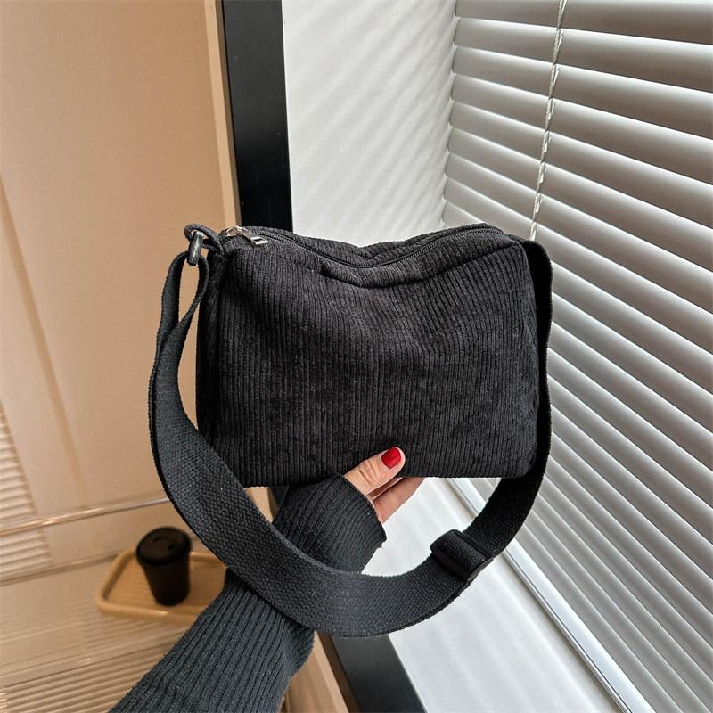 Chic Minimalist Single Shoulder Bag With Spacious Design In Stylish Colors чёрный