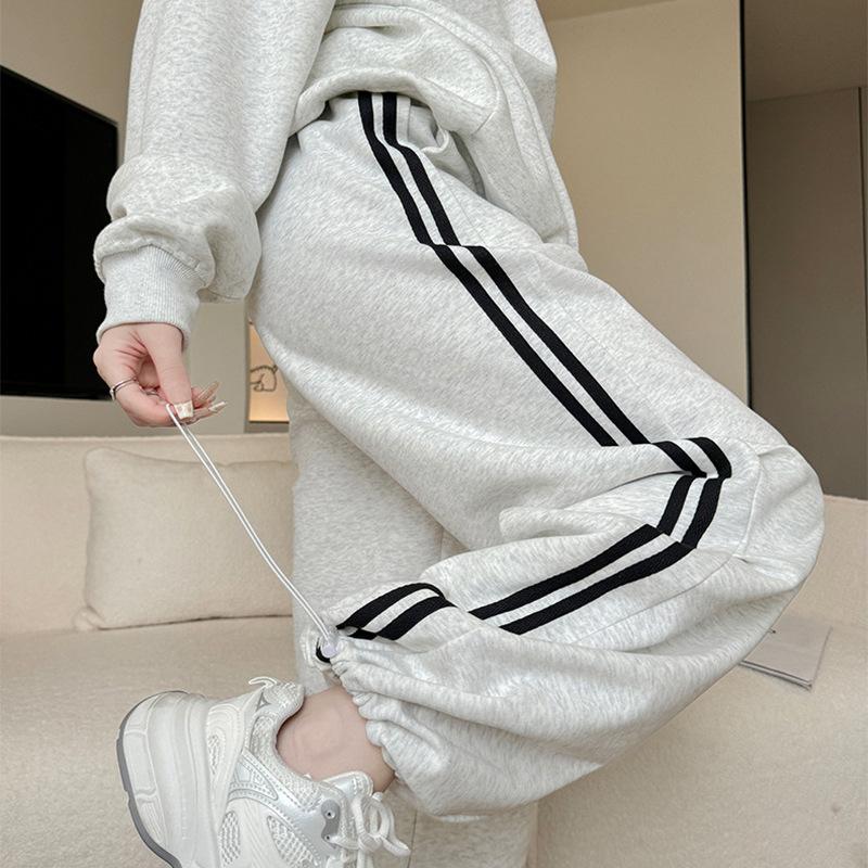 

Женские однотонные полосатые брюки в стиле пэчворк со шнуровкой на карманах и прямыми штанинами M белый/серый