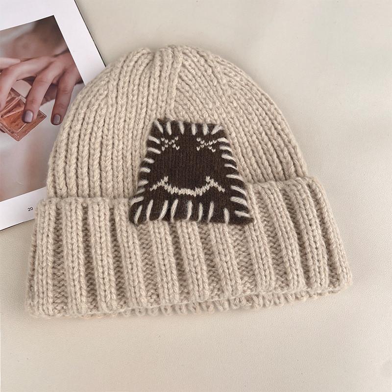 Women Expression Pattern Embroidery Knitted Hat For Fall Winter Fashion And Thermal Insulation Beige