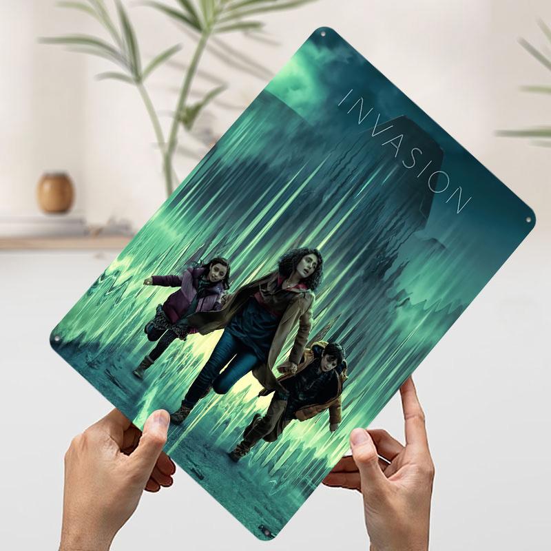 Invasion Family Running From Alien Threat Tin Plaque Poster Customized Wall Art Retro Vintage Metal Signs for Man Cave Decor