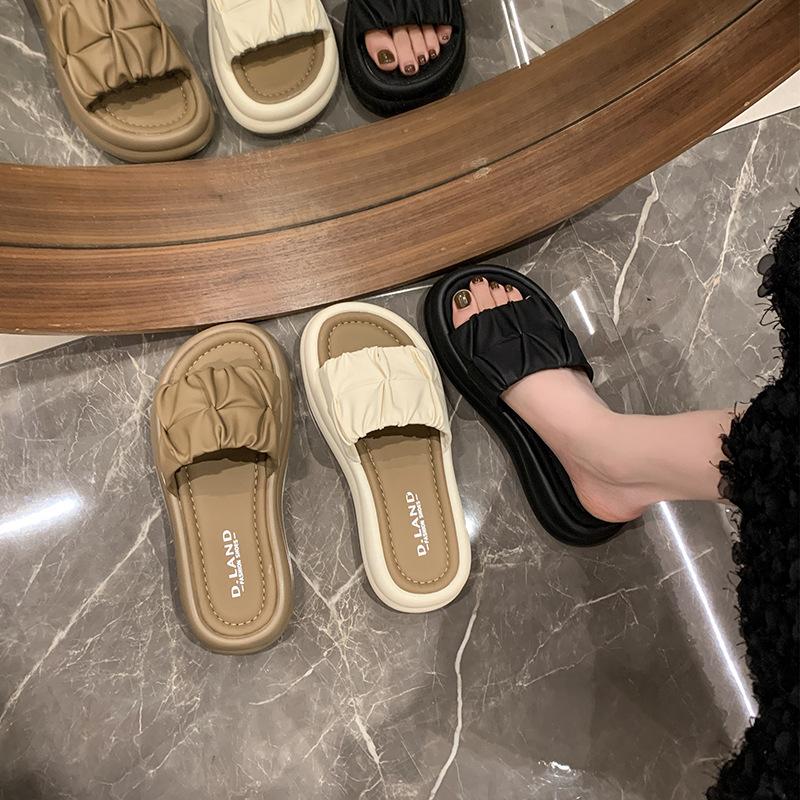 French High-end Thick-soled One-word Slippers Women's Summer Outer Wear Fashion 2025 New Flat-bottomed Non-slip Casual Cool Slippers