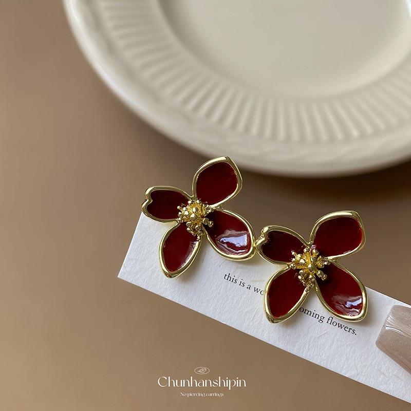 

Medieval light luxury high-end temperament Ankola red flower ear clips without holes exquisite earrings fashionable commuter earrings