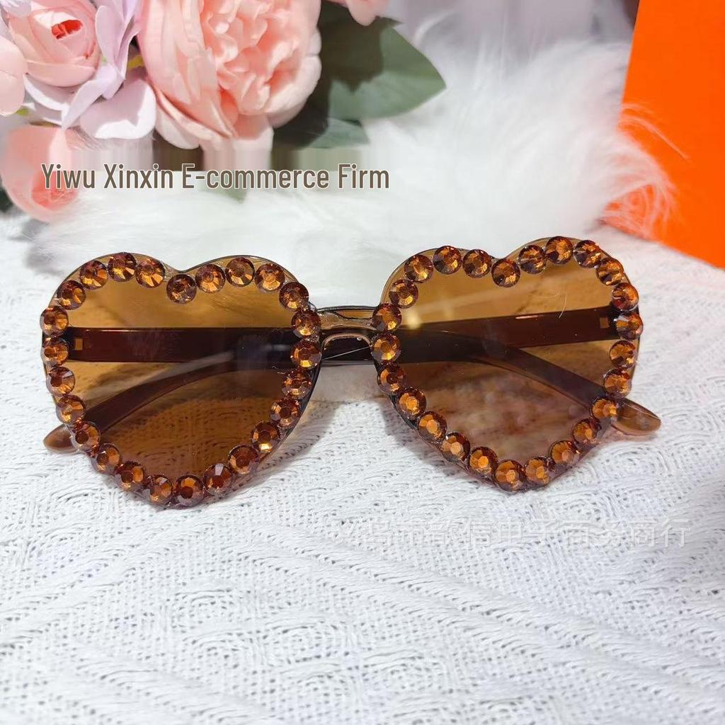 Heart-Shaped Rhinestone Sunglasses: Trendy Eyewear for Weddings and Street Style