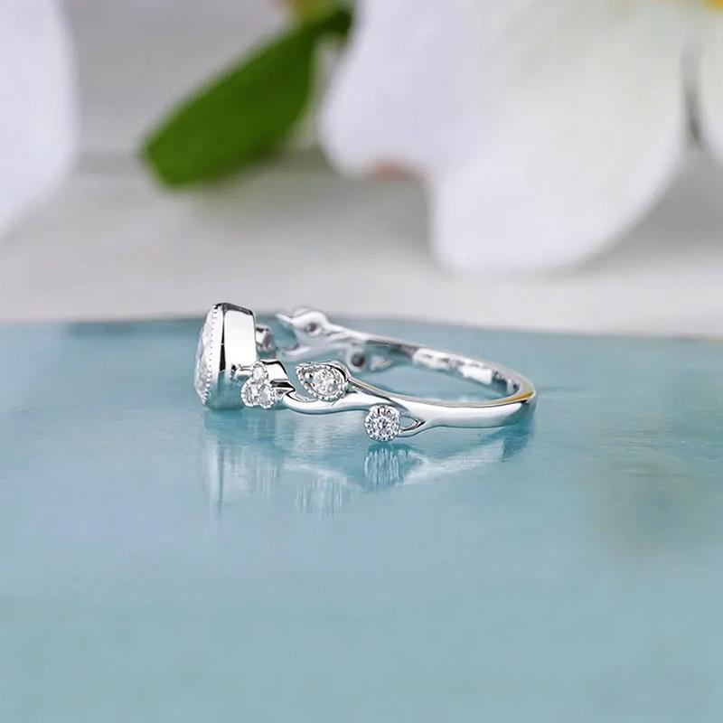 Yanbai Silver Zircon Water Drop Ring - Elegant and Stylish Design